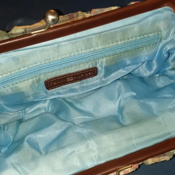 Tommy Hilfiger clutch - Picture 2 of 3